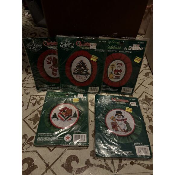 NIP Gallery Of Stitches Christmas Crossstich Lot Of 5 Bear Tree Snowman Santa - Picture 1 of 3